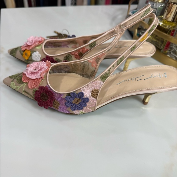 Betsey Johnson Pink Floral Embroidered Pointed Slingback Mules - Picture 3 of 5